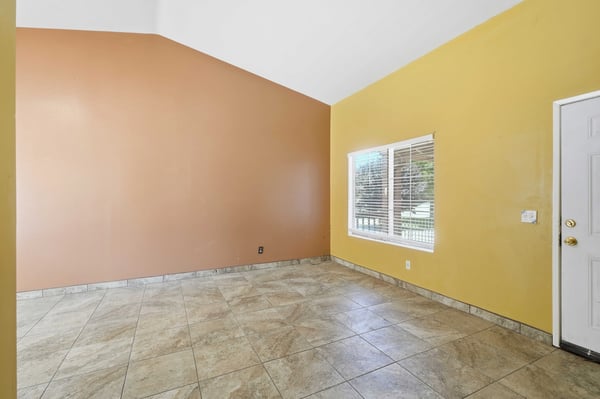 2614 W Newgrove St, Lancaster, CA