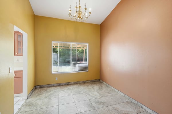 2614 W Newgrove St, Lancaster, CA