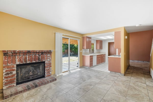 2614 W Newgrove St, Lancaster, CA