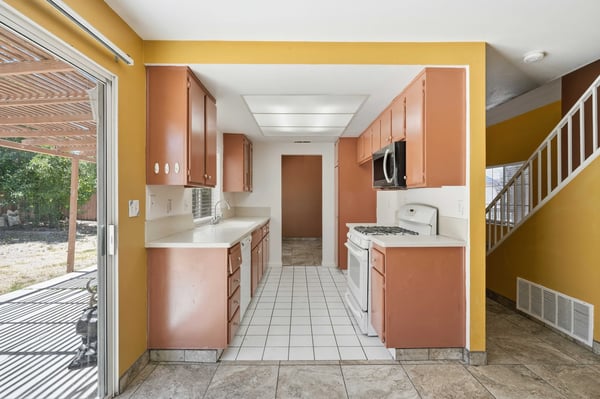2614 W Newgrove St, Lancaster, CA