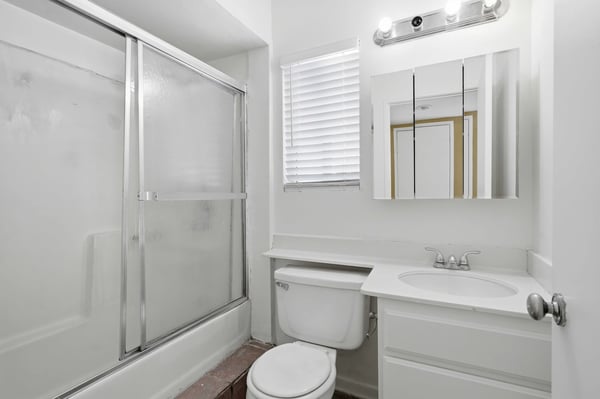 2614 W Newgrove St, Lancaster, CA