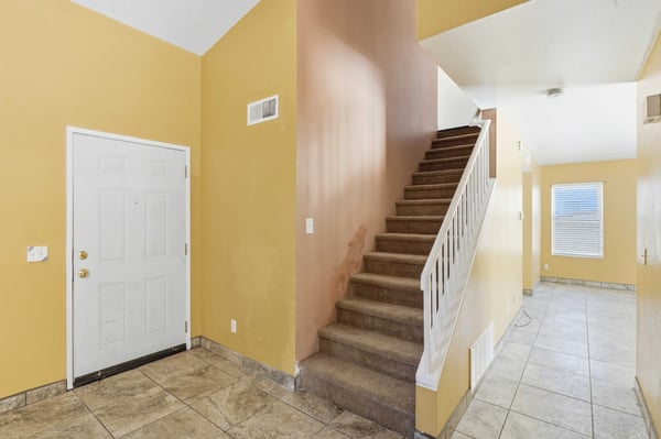 2614 W Newgrove St, Lancaster, CA