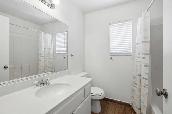 2614 W Newgrove St, Lancaster, CA