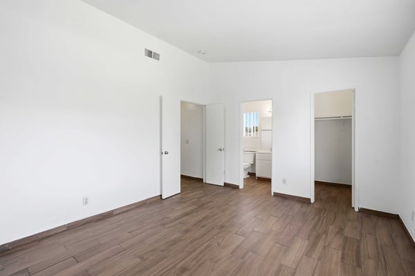 2614 W Newgrove St, Lancaster, CA