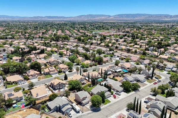 2614 W Newgrove St, Lancaster, CA