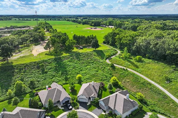 120 Lake Vista Ct., Fontana, WI