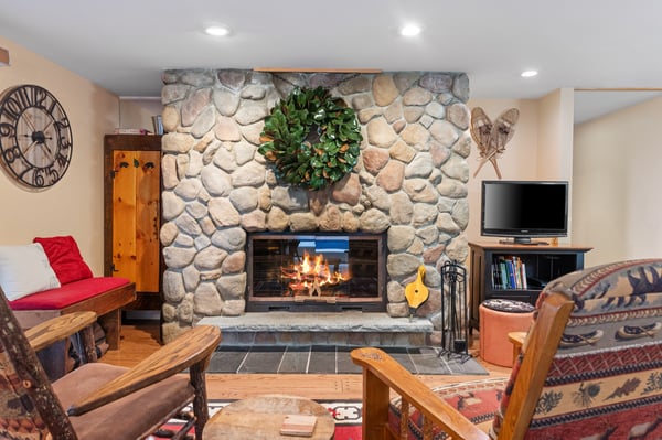 33 Indian Point Road, Hebron, NH