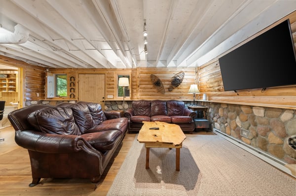 33 Indian Point Road, Hebron, NH