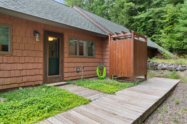 33 Indian Point Road, Hebron, NH