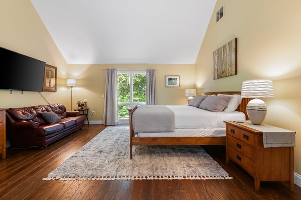 33 Indian Point Road, Hebron, NH
