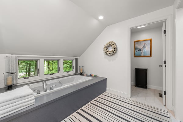 33 Indian Point Road, Hebron, NH