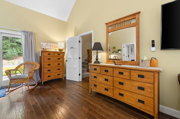 33 Indian Point Road, Hebron, NH