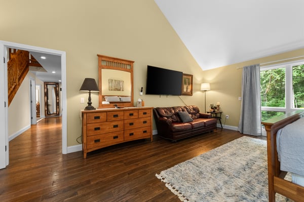 33 Indian Point Road, Hebron, NH