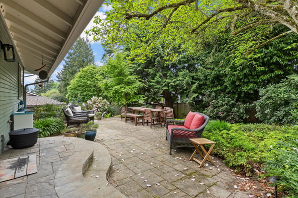 17013 NE 18th St, Bellevue, WA