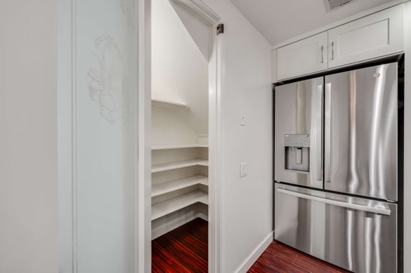 2 Windjammer Ct, Long Beach, CA