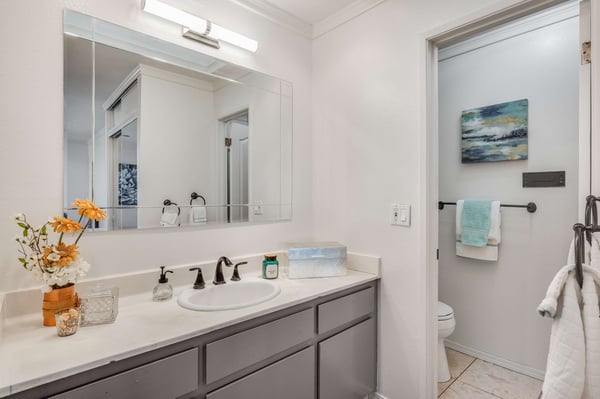 2 Windjammer Ct, Long Beach, CA