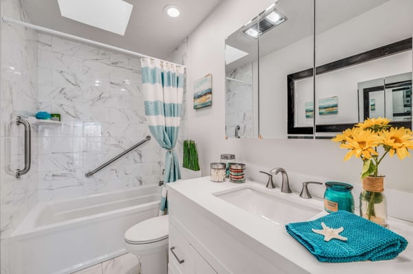 2 Windjammer Ct, Long Beach, CA