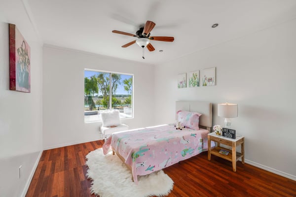 2 Windjammer Ct, Long Beach, CA