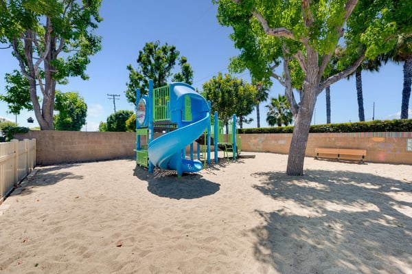 2 Windjammer Ct, Long Beach, CA