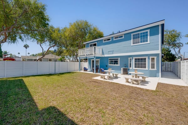3304 Lewis Ave, Signal Hill, CA