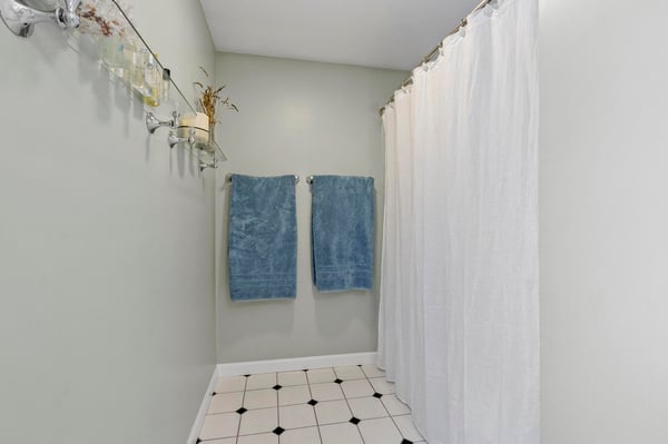 99 Flagler Drive, Holden, MA