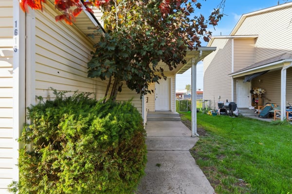 1613 E COEUR D ALENE AVE A & B, Post Falls, ID