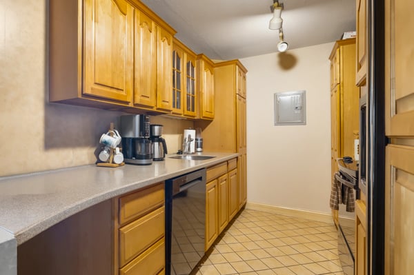 566 Commonwealth Ave, 708, Boston, MA