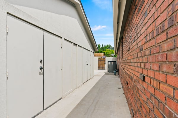 6102 Douglas Dr, Yakima, WA
