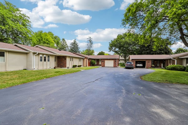 715 Tamarack DR E, West Bend, WI