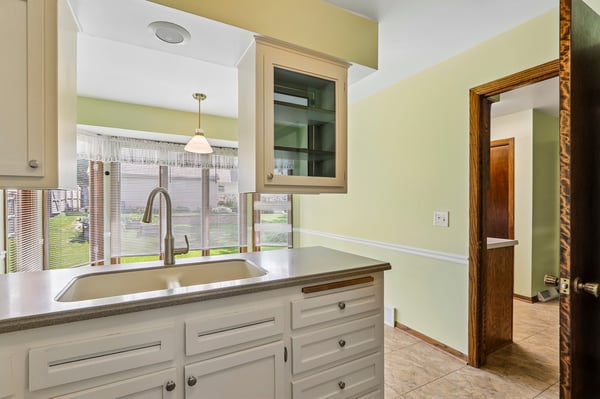 715 Tamarack DR E, West Bend, WI
