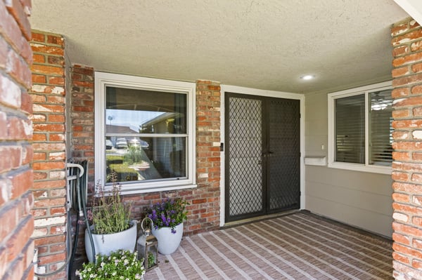 2505 E OshKosh Avenue, Anaheim, CA