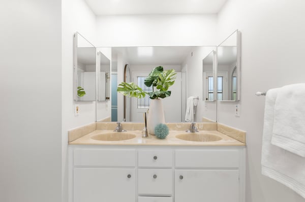 2505 E OshKosh Avenue, Anaheim, CA