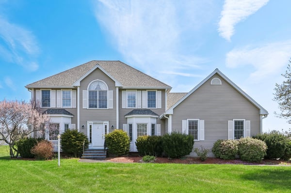 1 Squire Armour Rd, Windham, NH