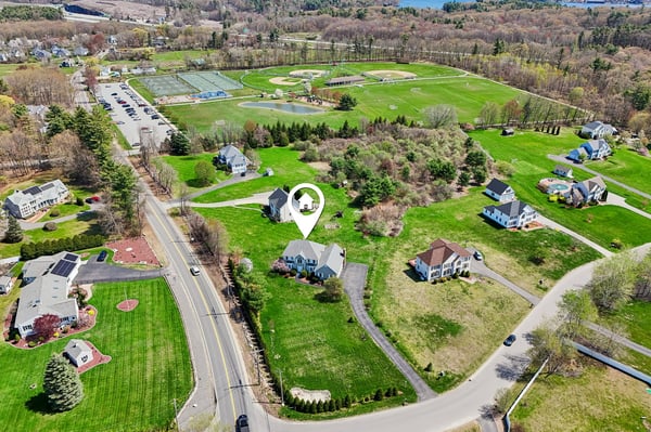 1 Squire Armour Rd, Windham, NH