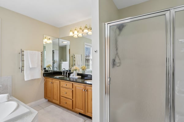 1 Squire Armour Rd, Windham, NH