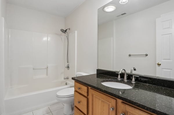 1 Squire Armour Rd, Windham, NH