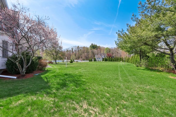 1 Squire Armour Rd, Windham, NH