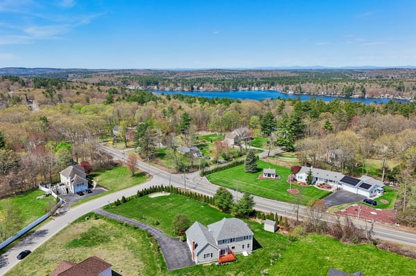 1 Squire Armour Rd, Windham, NH