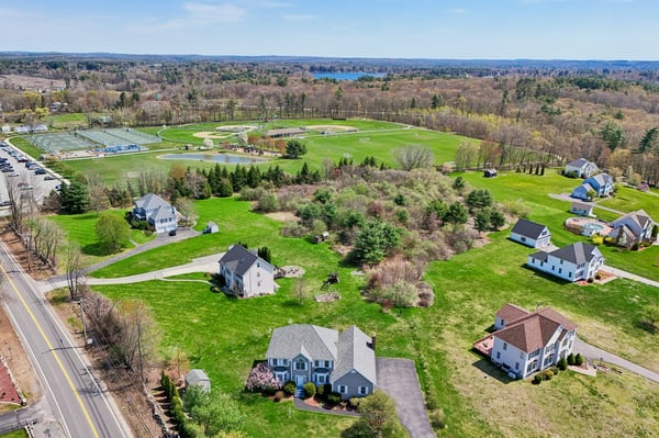 1 Squire Armour Rd, Windham, NH