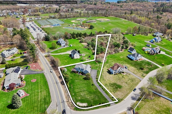 1 Squire Armour Rd, Windham, NH