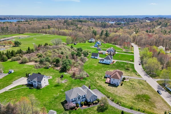 1 Squire Armour Rd, Windham, NH