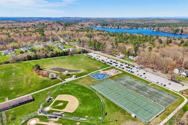 1 Squire Armour Rd, Windham, NH