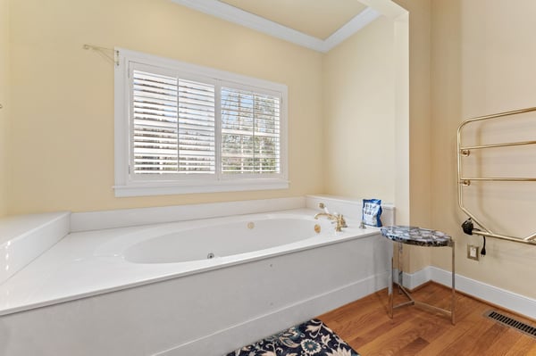 593 Glebe Road, Irvington, VA