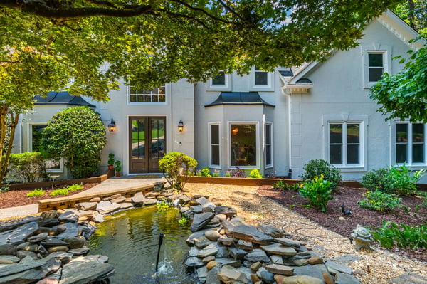 2865 Stoneglen Close, Roswell, GA