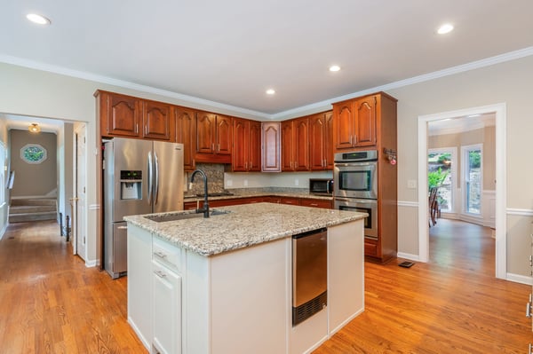 2865 Stoneglen Close, Roswell, GA