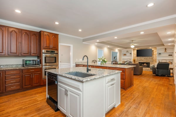2865 Stoneglen Close, Roswell, GA