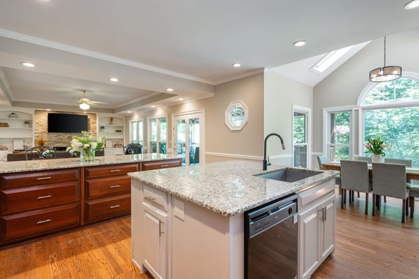 2865 Stoneglen Close, Roswell, GA