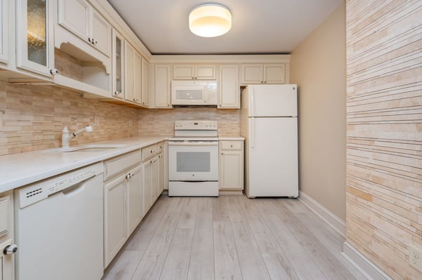 2865 Stoneglen Close, Roswell, GA