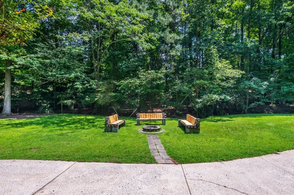 2865 Stoneglen Close, Roswell, GA