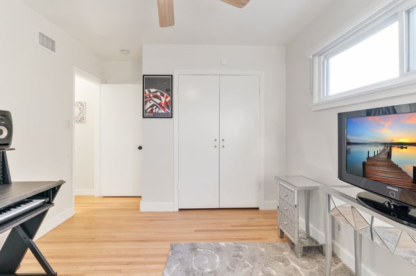 6115 Van Noord Avenue, Valley Glen, CA